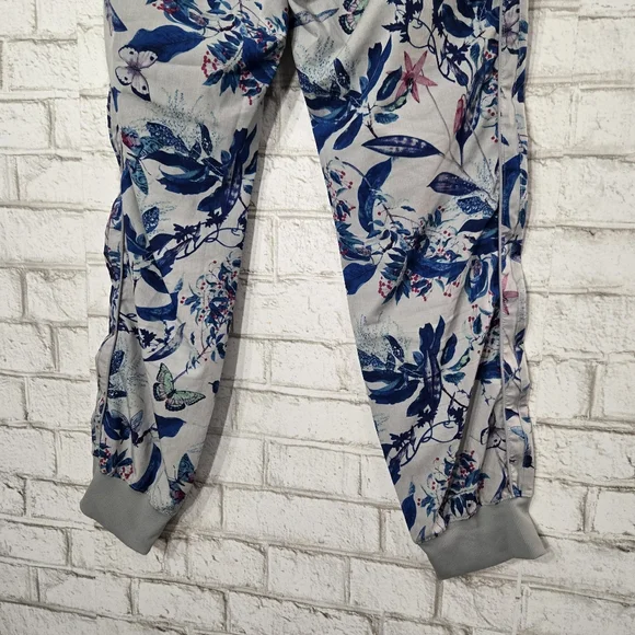 EUC✨GAP FIT gray & blue floral printed joggers - Picture 10 of 14
